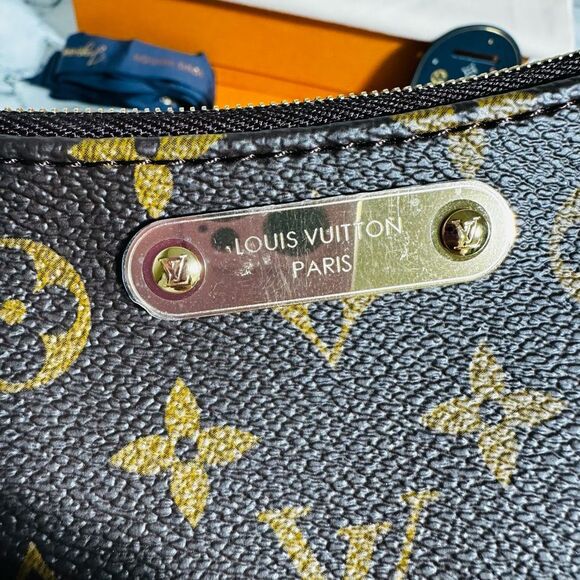 Louis Vuitton Liv Pochette - Picture 5 of 16